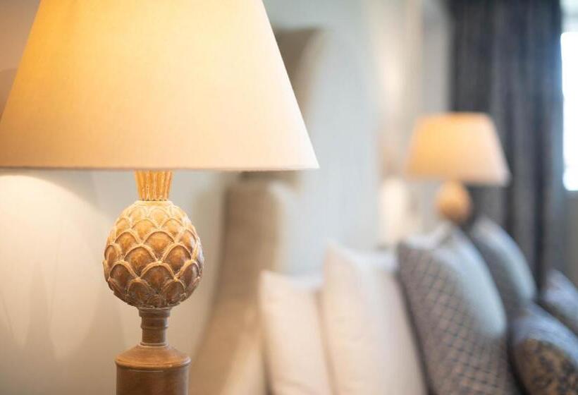 فندق Manor House