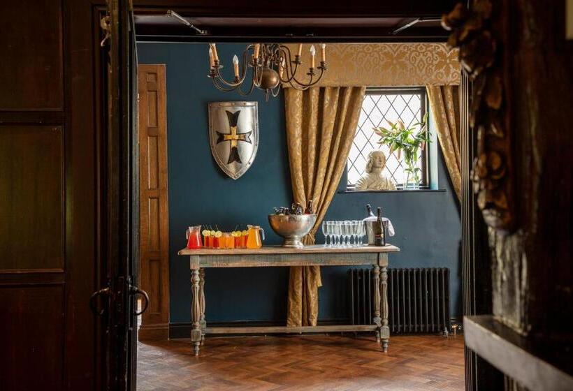 فندق Manor House