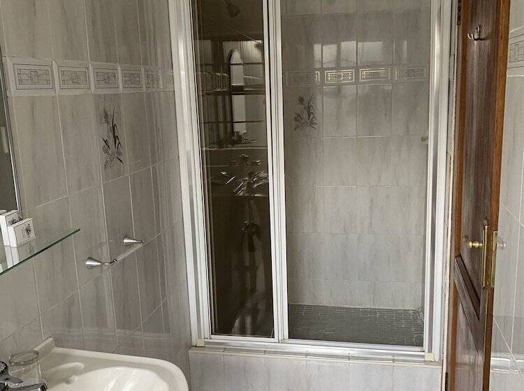 Отель Marion Lodge