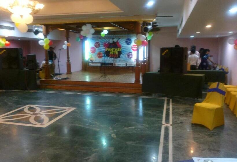 فندق Mayura Residency