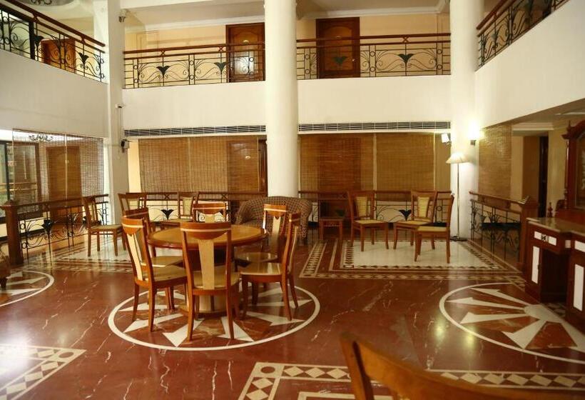 فندق Mayura Residency