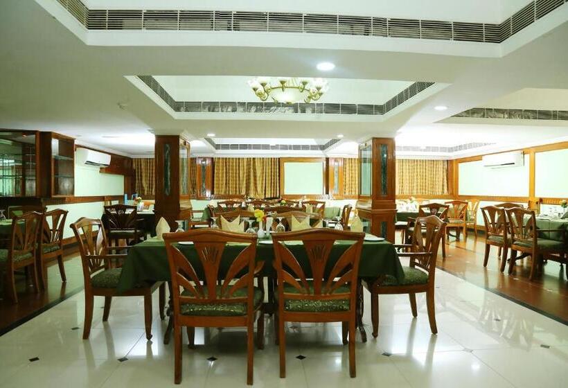 فندق Mayura Residency