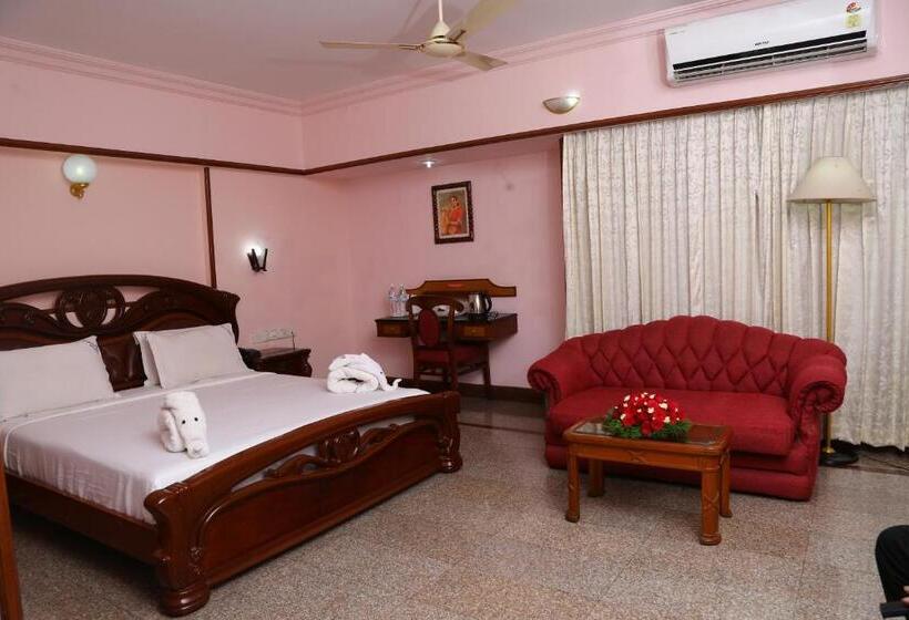 فندق Mayura Residency