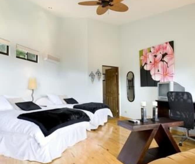 호텔 Out Of Bounds