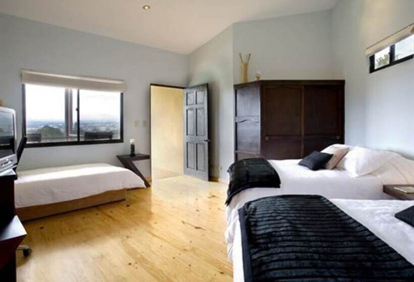 호텔 Out Of Bounds