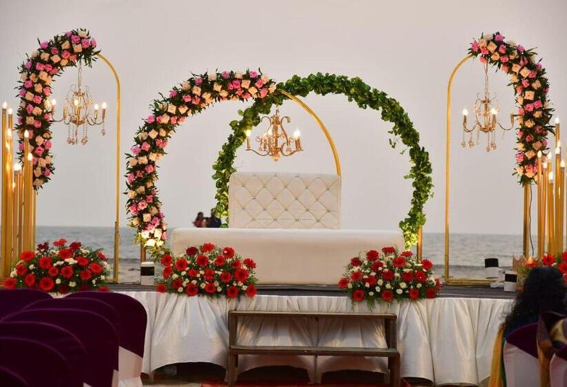 هتل Alleppey Palm Beach Resort & Cafe