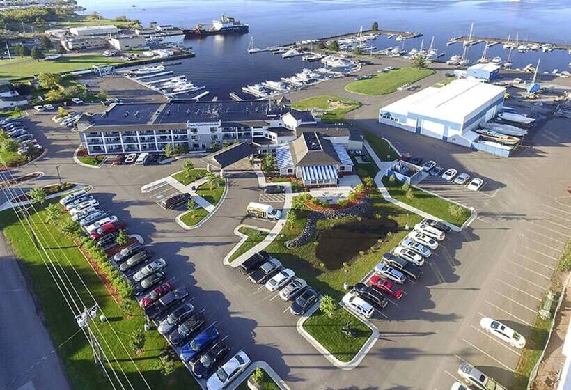 هتل Park Point Marina Inn