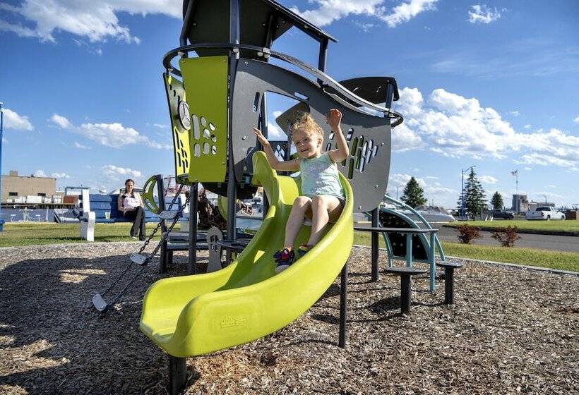 בית מלון כפרי Park Point Marina Inn