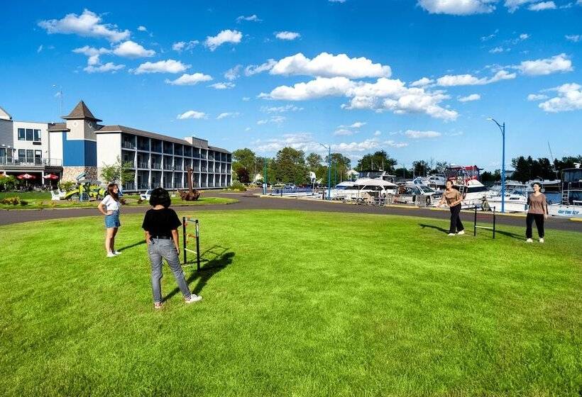 בית מלון כפרי Park Point Marina Inn