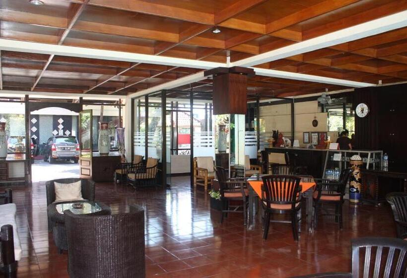 酒店 Puri Naga Beachfront Cottages