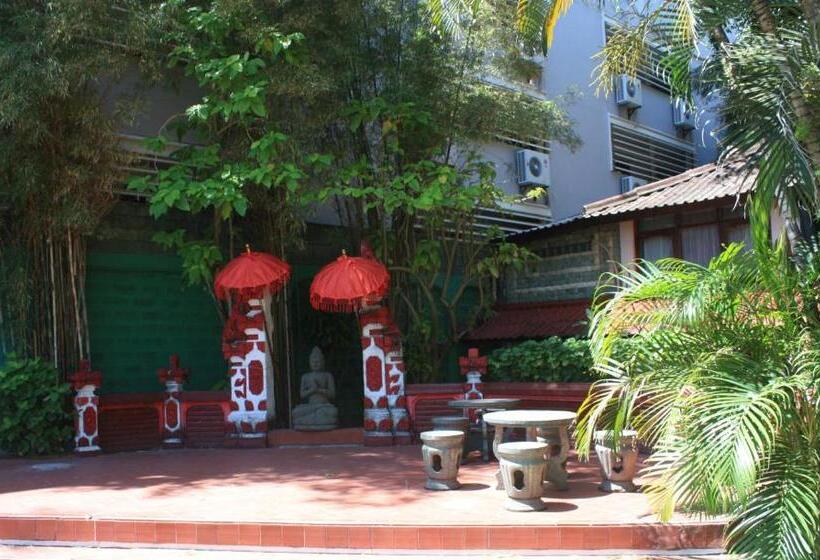 酒店 Puri Naga Beachfront Cottages