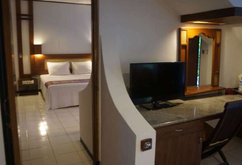 酒店 Puri Naga Beachfront Cottages