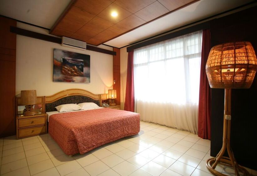 酒店 Puri Naga Beachfront Cottages