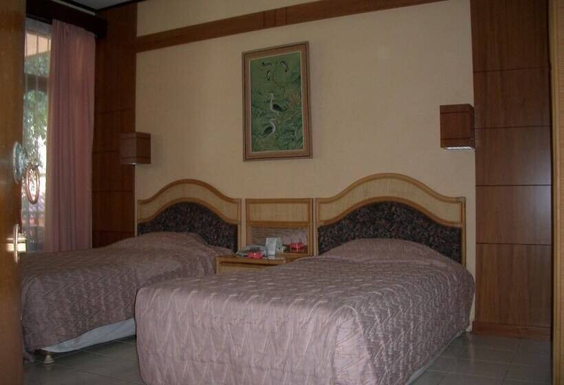 酒店 Puri Naga Beachfront Cottages