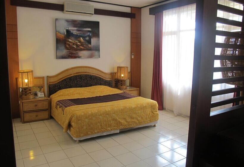 酒店 Puri Naga Beachfront Cottages