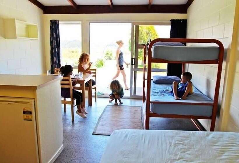 בית מלון כפרי Russell   Orongo Bay Holiday Park