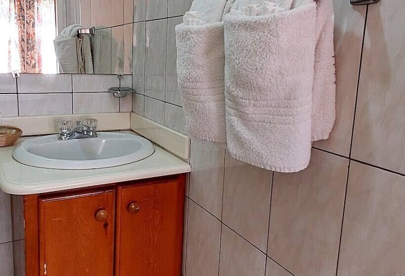 Отель Seaview Beach