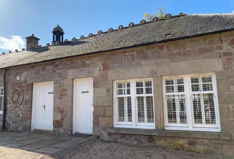 호텔 Shieldhill Castle