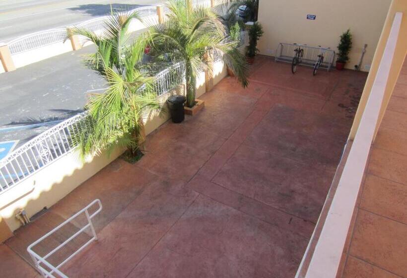 فندق Starlight Inn Canoga Park