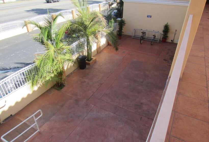 فندق Starlight Inn Canoga Park