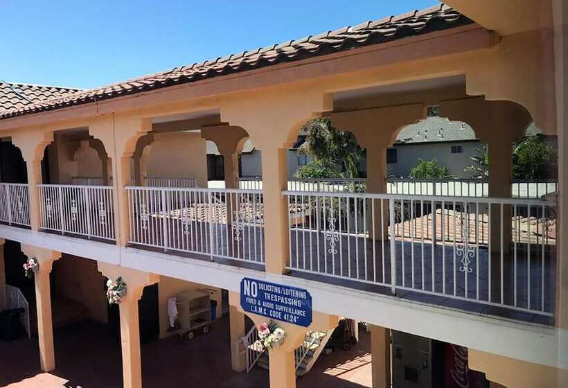 فندق Starlight Inn Canoga Park