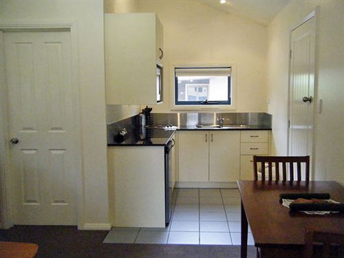 فندق Strahan Retreat Holiday Park