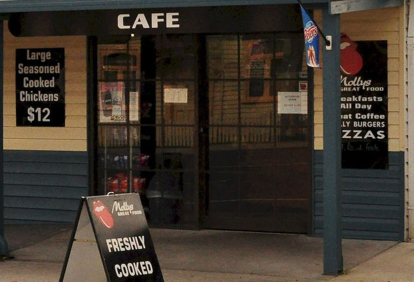 فندق Strahan Retreat Holiday Park