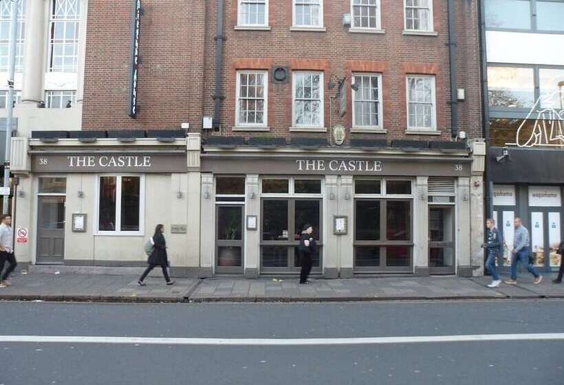 호텔 The Castle Bar Only