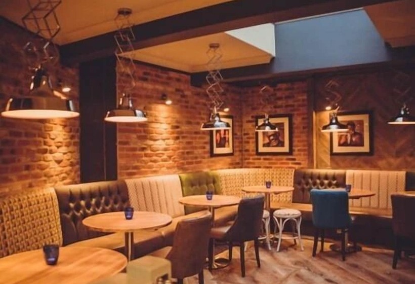 호텔 The Castle Bar Only