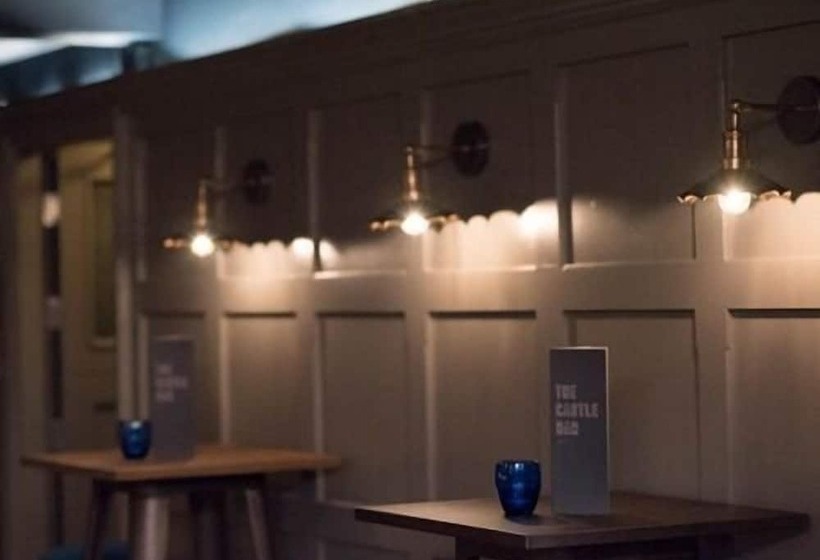 호텔 The Castle Bar Only