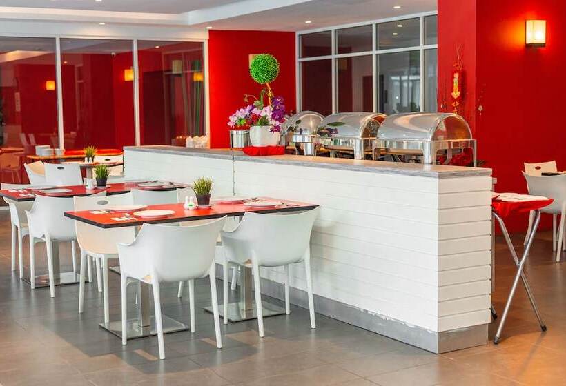 Отель The Villa Langkawi