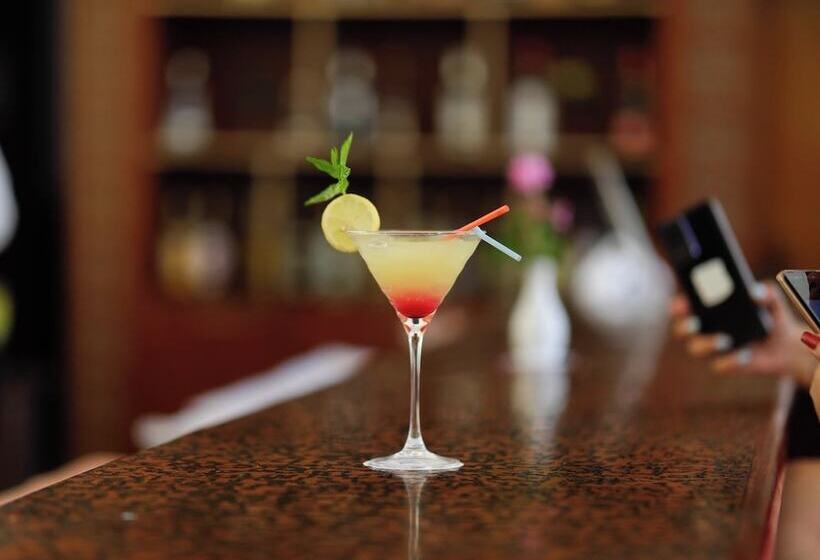 Отель Tmk L Atrium Yasmine By Turismark