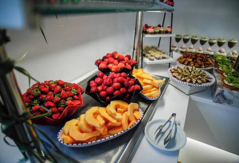 Отель Tmk L Atrium Yasmine By Turismark