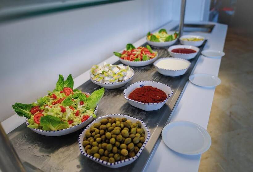 Отель Tmk L Atrium Yasmine By Turismark