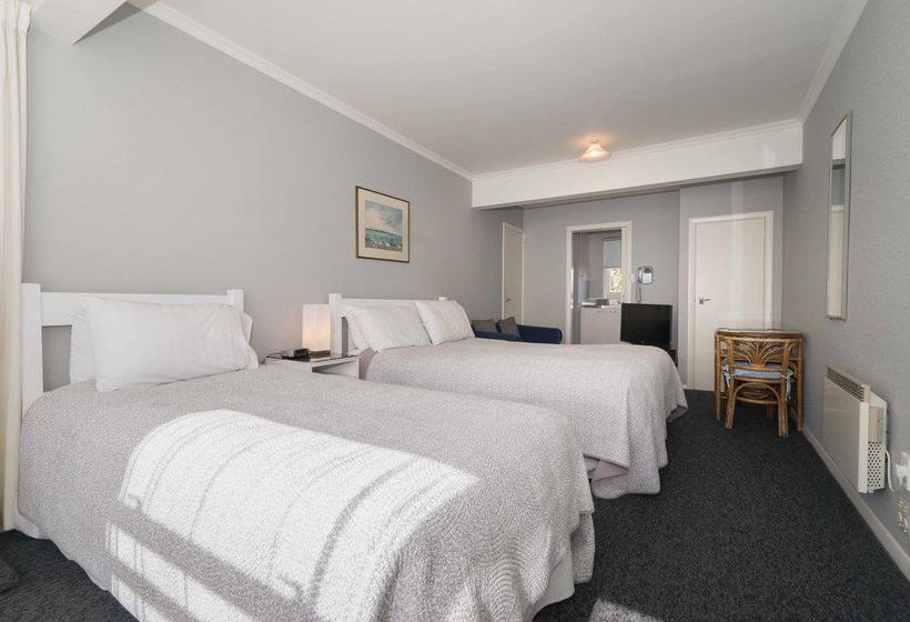 Отель Trafalgar Lodge