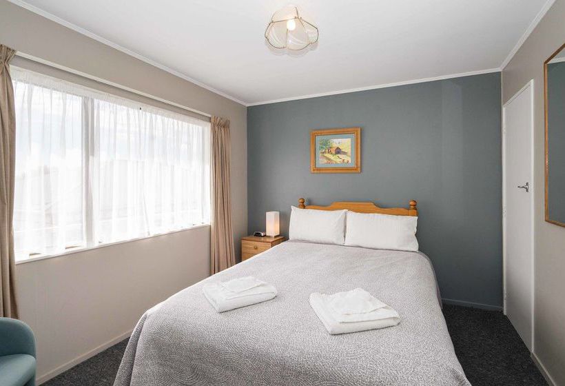 Отель Trafalgar Lodge