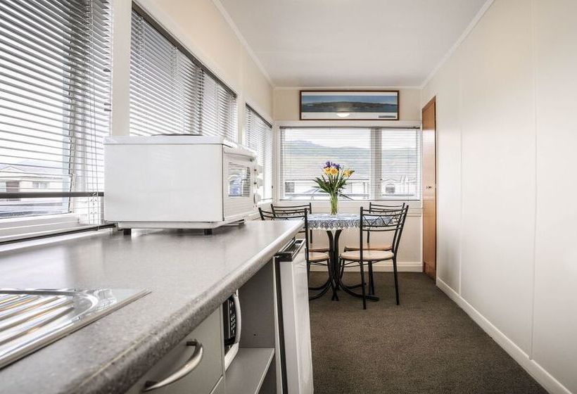 Отель Trafalgar Lodge