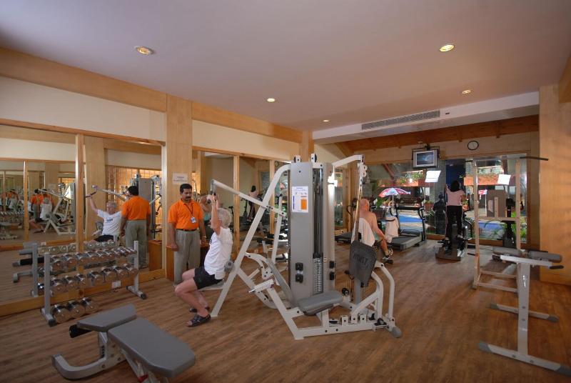 בית מלון כפרי Uday Suites   The Airport