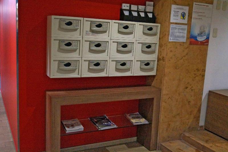 Отель Villa De Madrid