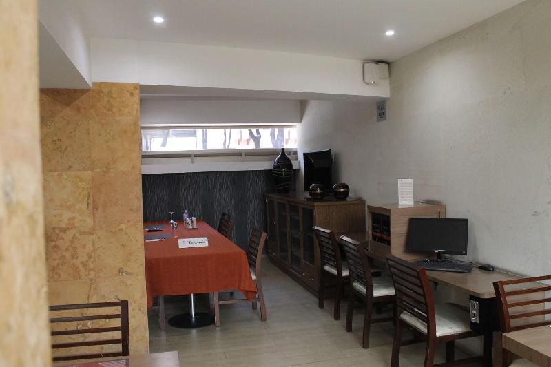 Отель Villa De Madrid