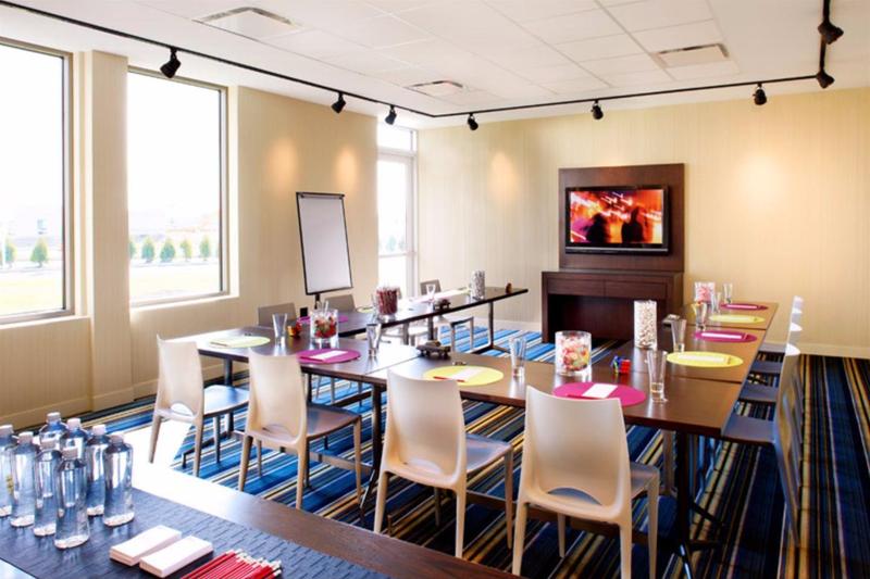 בית מלון כפרי Vivanta Ahmedabad Sg Highway