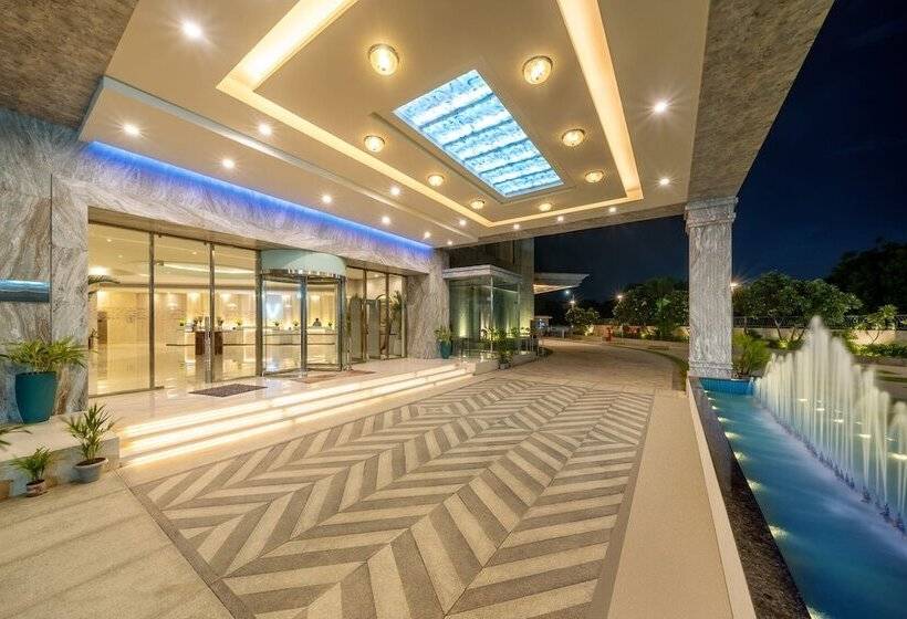 فندق Vivanta Ahmedabad Sg Highway