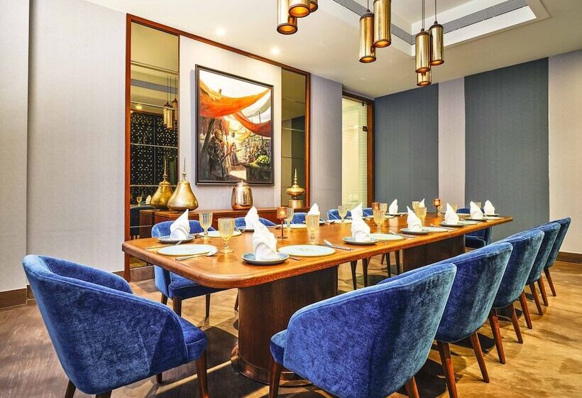 בית מלון כפרי Vivanta Ahmedabad Sg Highway