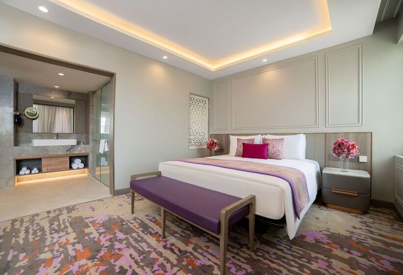 בית מלון כפרי Vivanta Ahmedabad Sg Highway