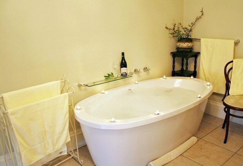 Leeuwenbosch Country House   Amakhala Game Reserve