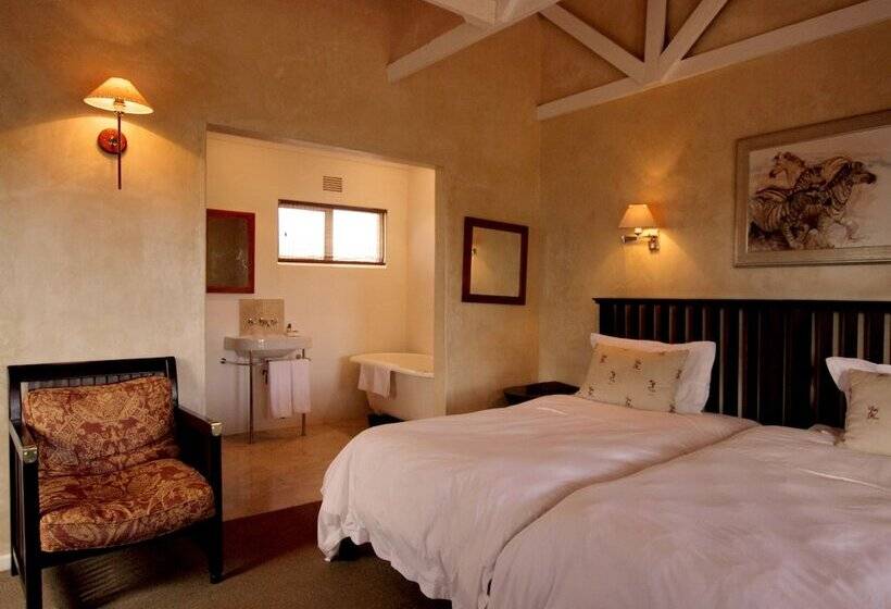 Leeuwenbosch Country House   Amakhala Game Reserve