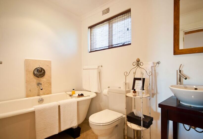 Leeuwenbosch Country House   Amakhala Game Reserve