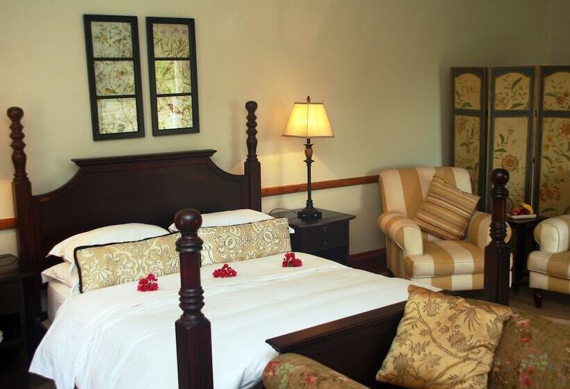 Leeuwenbosch Country House   Amakhala Game Reserve