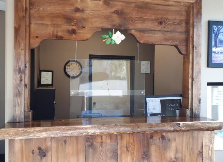 Magnuson Hotel Creston