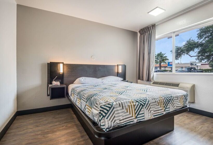 Motel 6college Station, Tx  Bryan